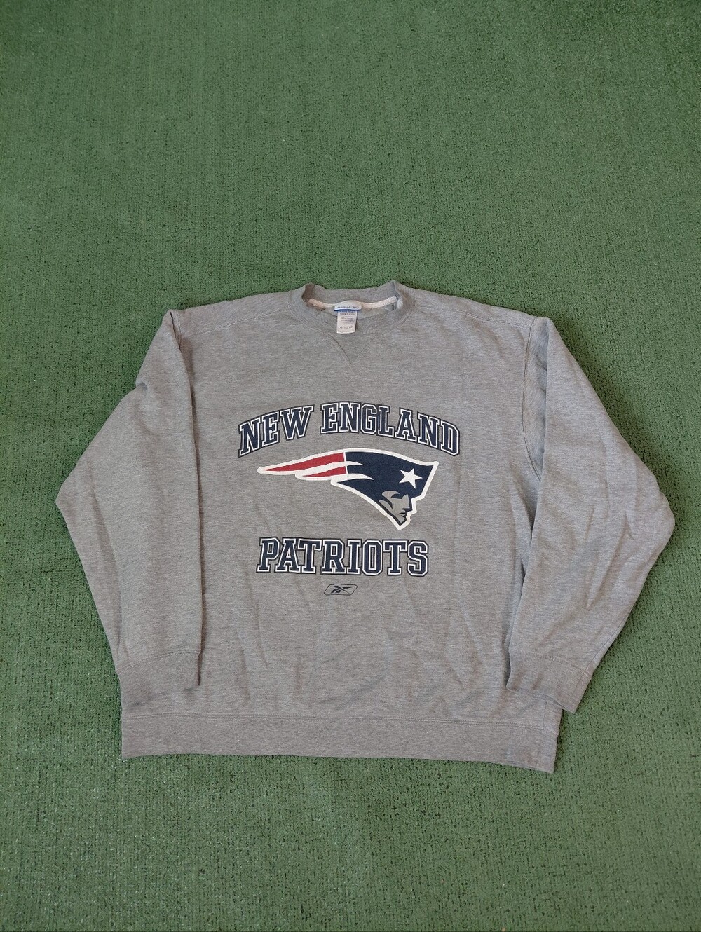 VINTAGE 2004 Reebok NFL New England Patriots Football Sports Y2K Gray Crewneck S